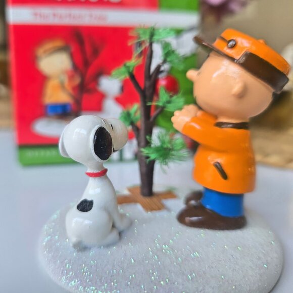 Peanuts "The Perfect Tree" Figurine By Department 56 Snoopy and Charlie Brown - Picture 5 of 8